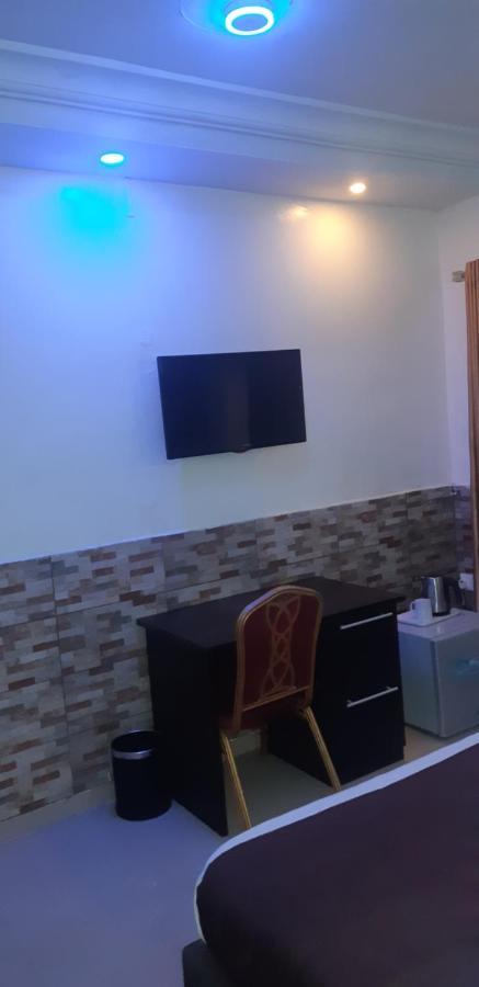 Presken Hotel @Villa Ikeja Kültér fotó