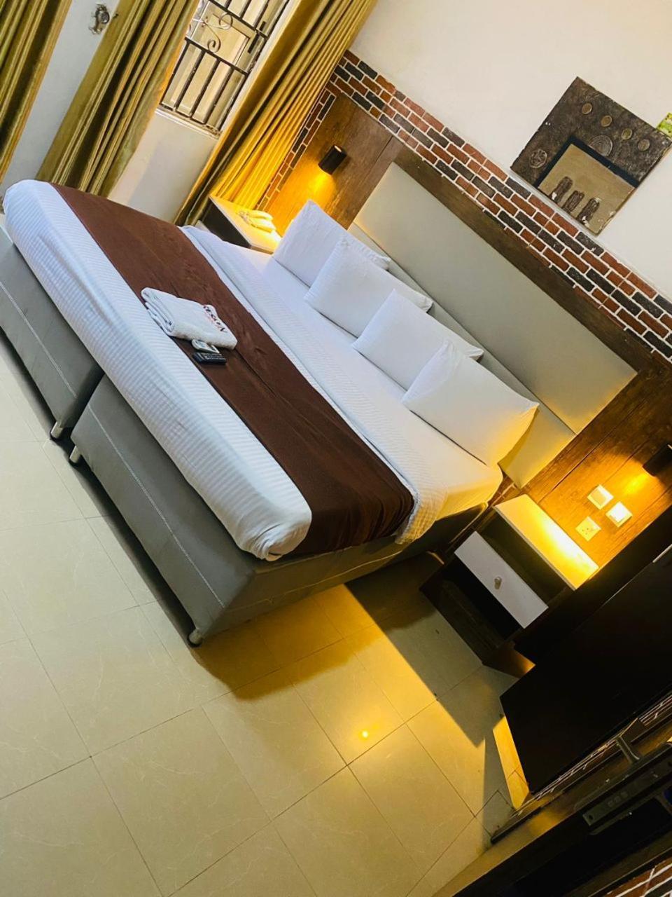 Presken Hotel @Villa Ikeja Kültér fotó
