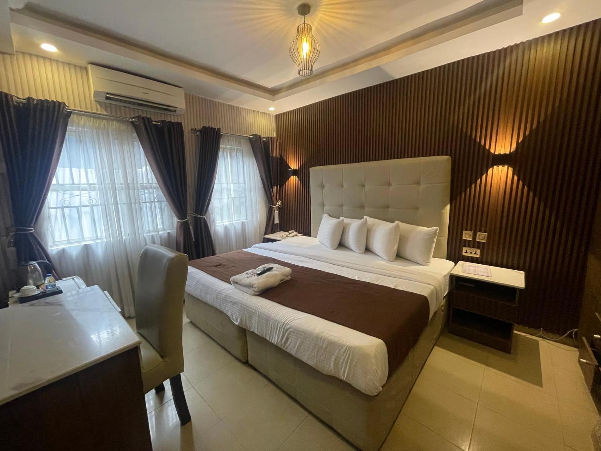 Presken Hotel @Villa Ikeja Kültér fotó